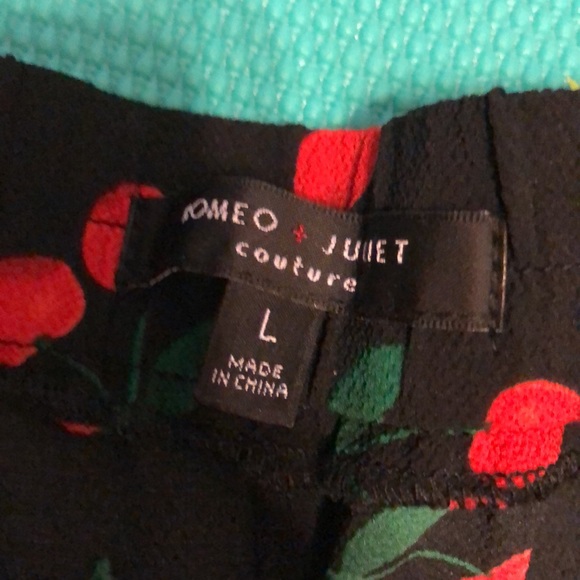 NWOT Romeo & Juliet short! - Picture 2 of 3